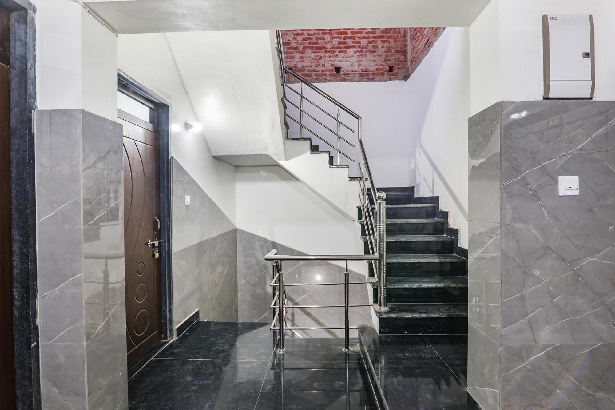 Fabexpress Milan Palace Ayodhya Εξωτερικό φωτογραφία